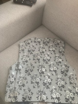 Chaleco fallero T56 M elegante floral, abotonado.