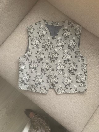 Chaleco fallero T56 M elegante floral, abotonado.