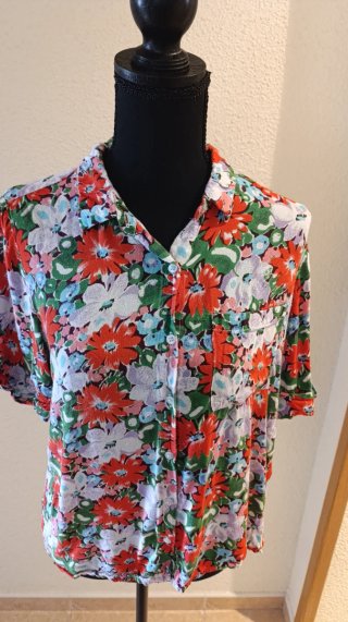 Camisa de mujer con estampado floral