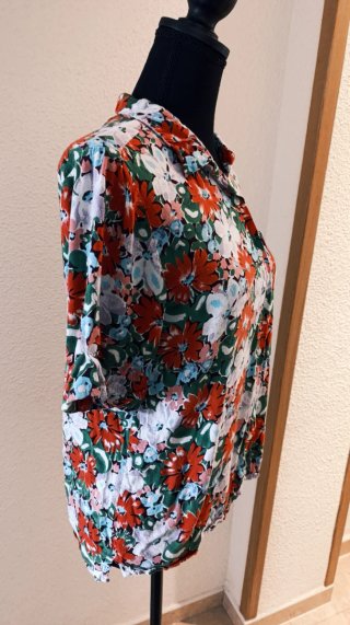 Camisa de mujer con estampado floral