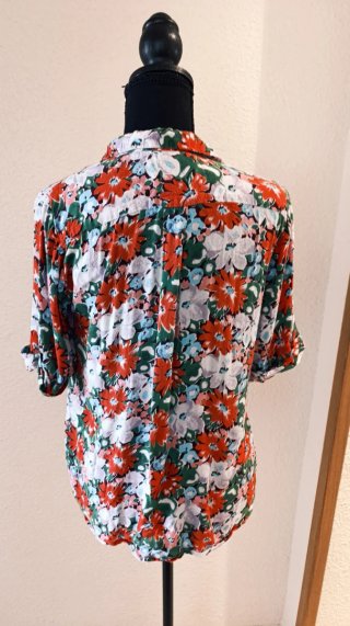 Camisa de mujer con estampado floral
