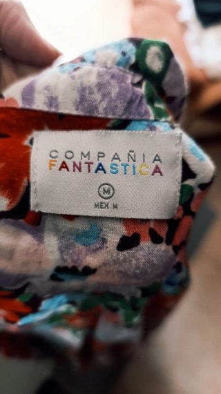 Camisa de mujer con estampado floral