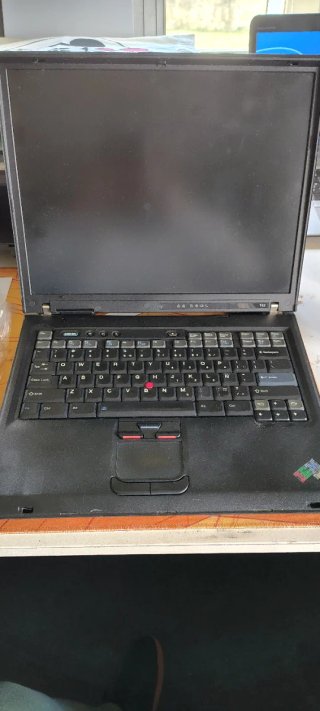 IBM T43 con HDD 40Gb e 2Gb di Ram senza Batteria