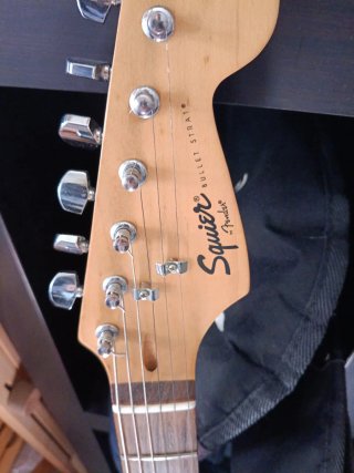 Chitarra elettrica blu  Squier