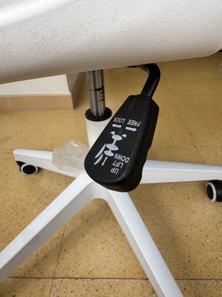 Silla ergonómica T-LOVENDO gris con reposacabezas