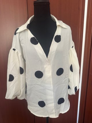 Camisa lunares blanca mangas abullonadas Talla L