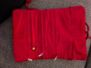 Joyero de viaje bordado rojo