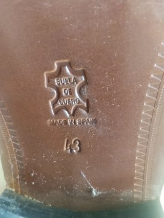 Zapatos de piel para hombre, nuevos.