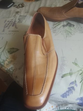 Zapatos de piel para hombre, nuevos.