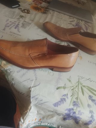 Zapatos de piel para hombre, nuevos.