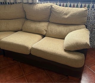 Sofá rinconera beige y marrón