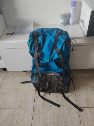 Mochila de Alpinismo Azul y Gris.medidas 60x40