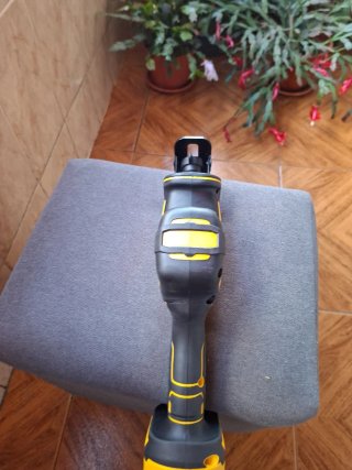 Sierra sable Dewalt a batería