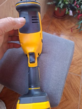 Sierra sable Dewalt a batería