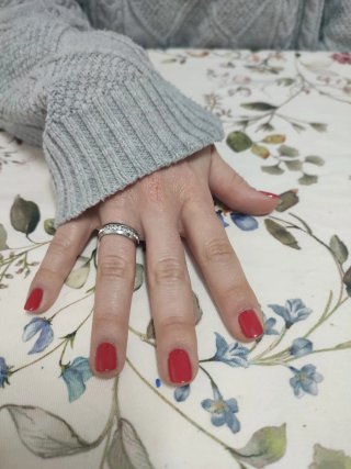 Servicio de manicura semipermanente