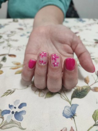 Servicio de manicura semipermanente