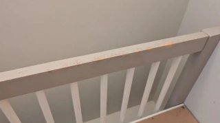 Cuna de madera blanca y gris