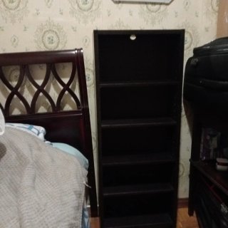 Estantería Ikea madera marrón para organizar libro