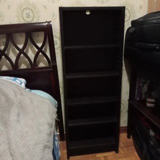 Estantería Ikea madera marrón para organizar libro