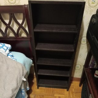 Estantería Ikea madera marrón para organizar libro