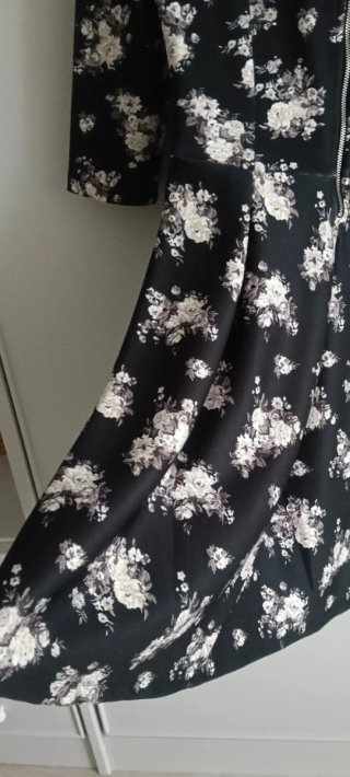 Vestido floral negro talla M