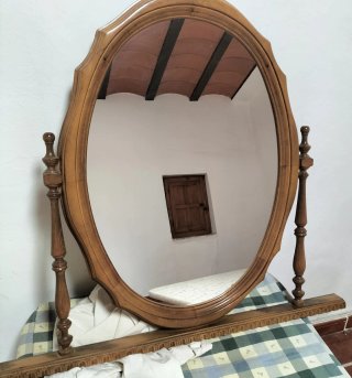 Habitación completa: 2 mesitas, cabezal y cómoda