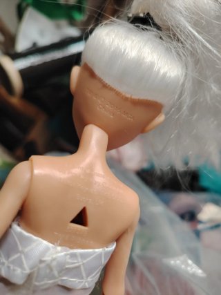 Barbie y muñecos varios