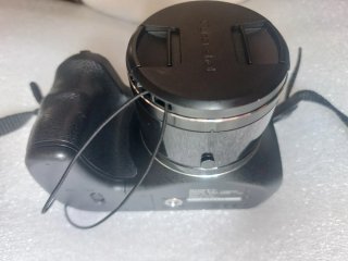 Fotocamera Sony Cyber-shot con zoom ottico 26x
