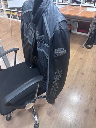 Chaqueta Harley Davidson XL. con protecciones