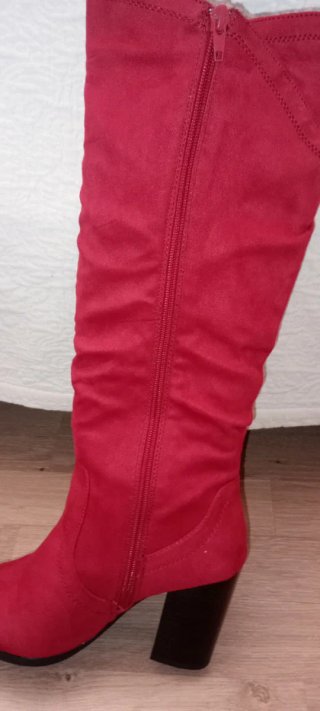 Botas altas rojas con tacón.7cm.venta en persona