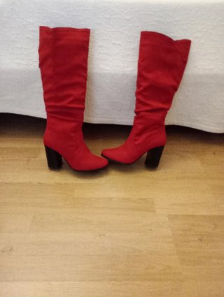 Botas altas rojas con tacón.7cm.venta en persona