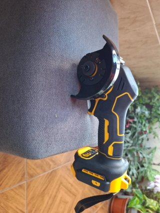 Radial pequeña batería Dewalt nueva