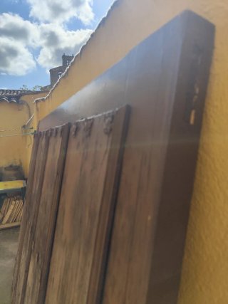 Puerta rústica de madera