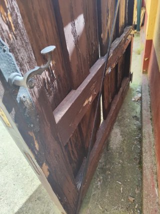 Puerta rústica de madera