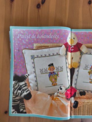 Revista muestras y motivos punto de cruz