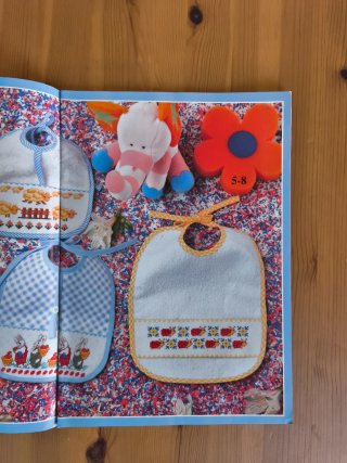 Revista muestras y motivos punto de cruz