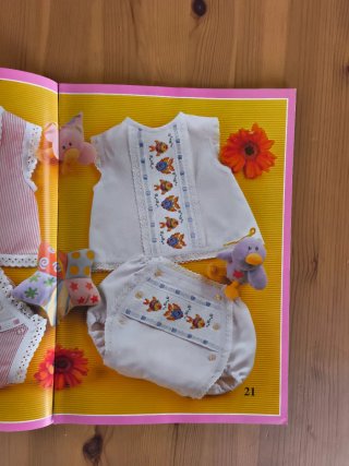 Revista muestras y motivos punto de cruz