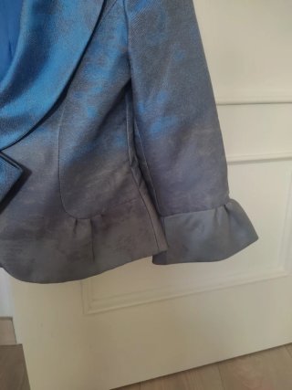 Chaqueta de vestir azul y plateada