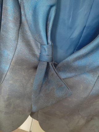 Chaqueta de vestir azul y plateada