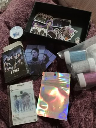 BTS V Photocard y Stickers