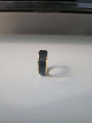 Anillo Titanio Negro y Dorado