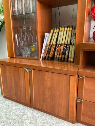 Mueble de salón madera y cristal
