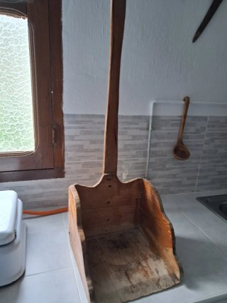 Recogedor antiguo de madera