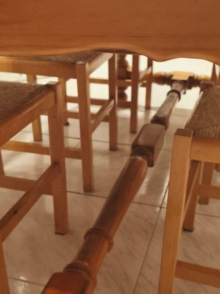 Mesa de comedor y 6 sillas de madera