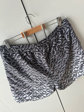 Bañador estampado gris y blanco