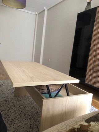 Mesa baja de madera clara