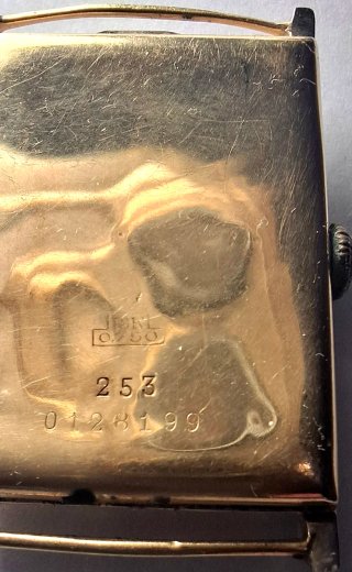 Reloj de oro y plata.  Estudio ofertas