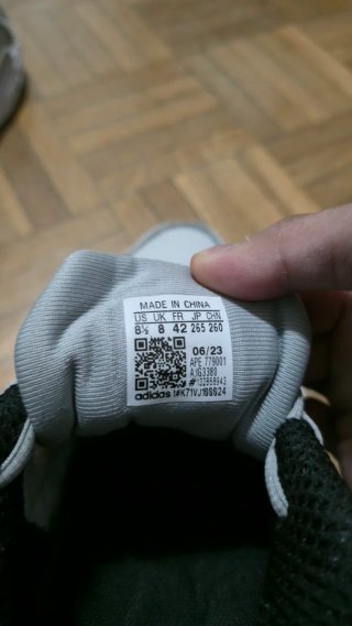 Adidas Response CL gris y blanco