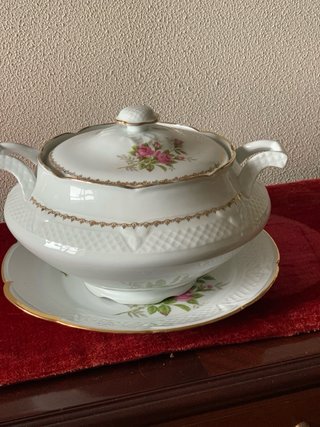 Sopera grande de porcelana con bandeja