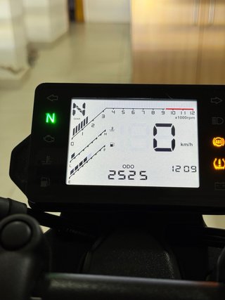 Zontes C125 Negra - Moto Estilo Custom